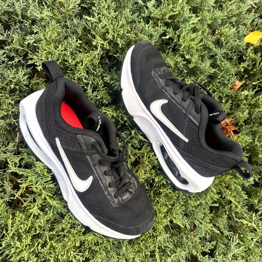 Nike Air Max INTRLK Lite Black White Kids Athletic Shoes Little Kids Size 1Y